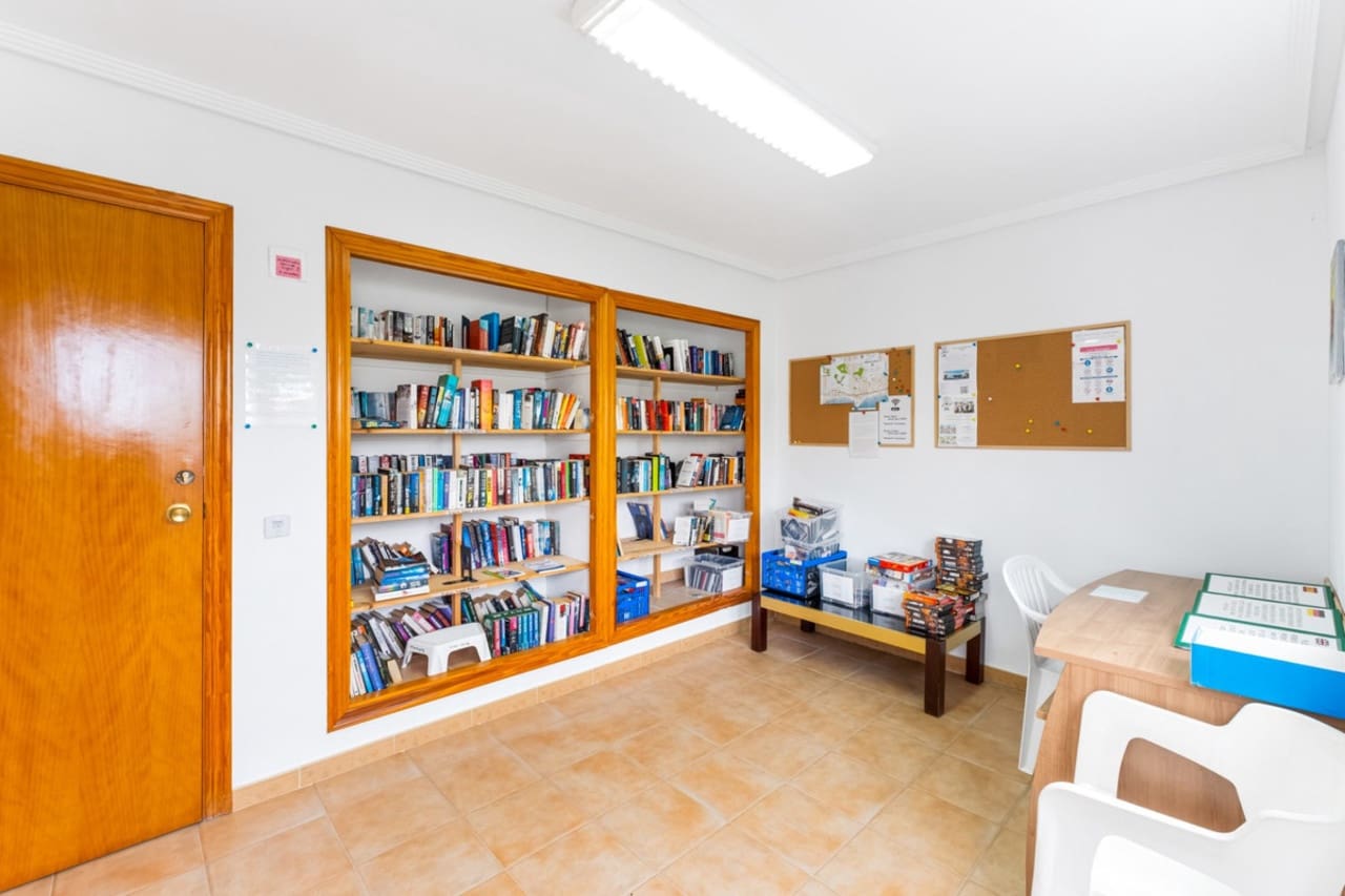 2 quarto Moradia para venda em Villamartin com piscina - 197 000 € (Ref: 9334825)