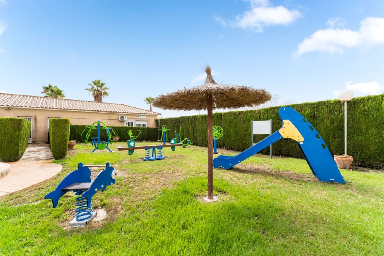 2 quarto Moradia para venda em Villamartin com piscina - 197 000 € (Ref: 9334825)