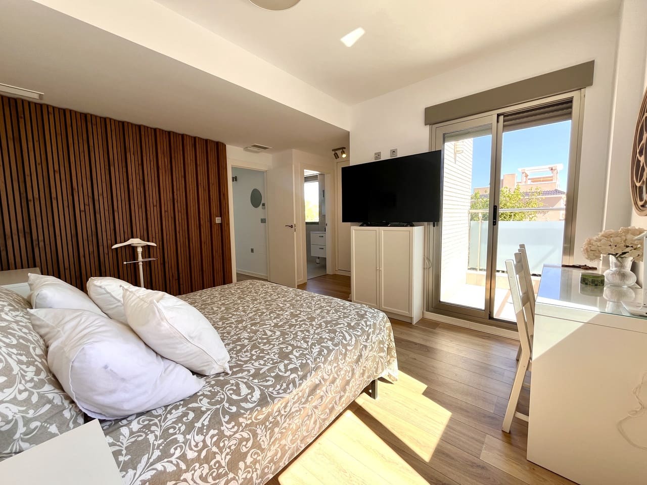 4 bedroom Villa for sale in Pilar de la Horadada with pool - € 650,000 (Ref: 9335408)
