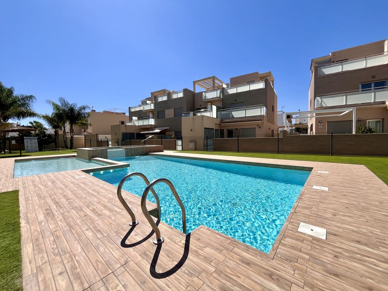 4 bedroom Villa for sale in Pilar de la Horadada with pool - € 650,000 (Ref: 9335408)