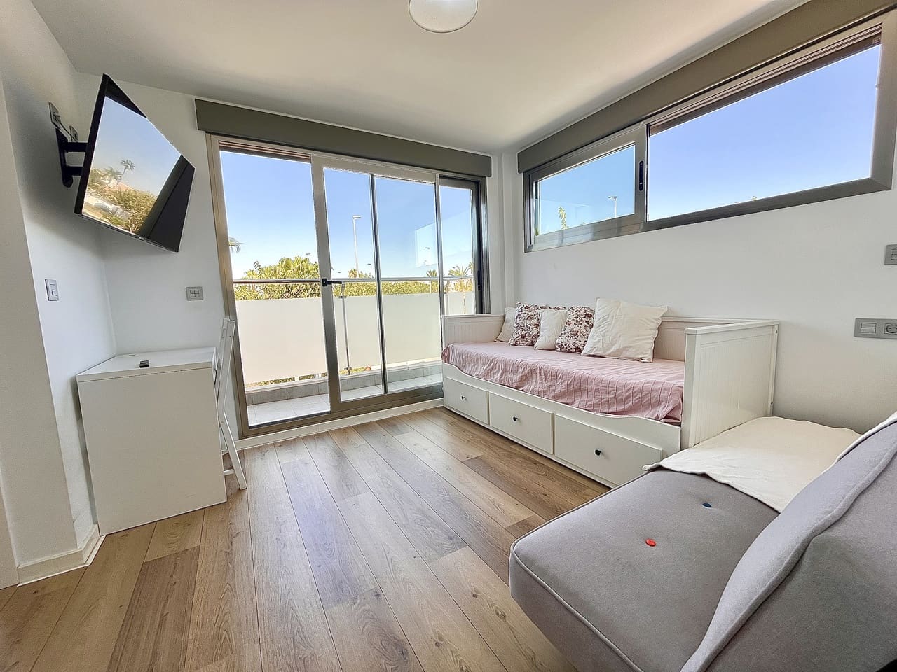 4 bedroom Villa for sale in Pilar de la Horadada with pool - € 650,000 (Ref: 9335408)