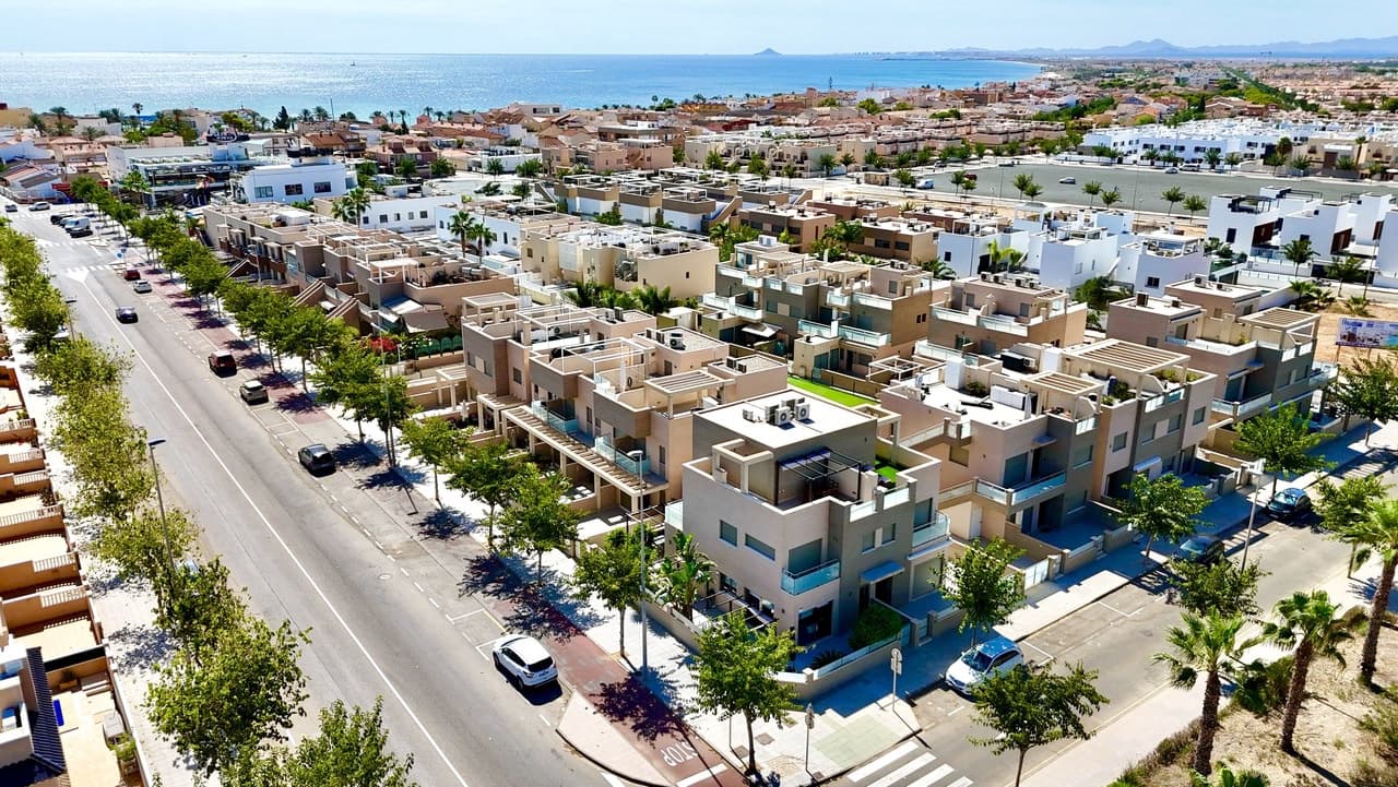 4 bedroom Villa for sale in Pilar de la Horadada with pool - € 650,000 (Ref: 9335408)