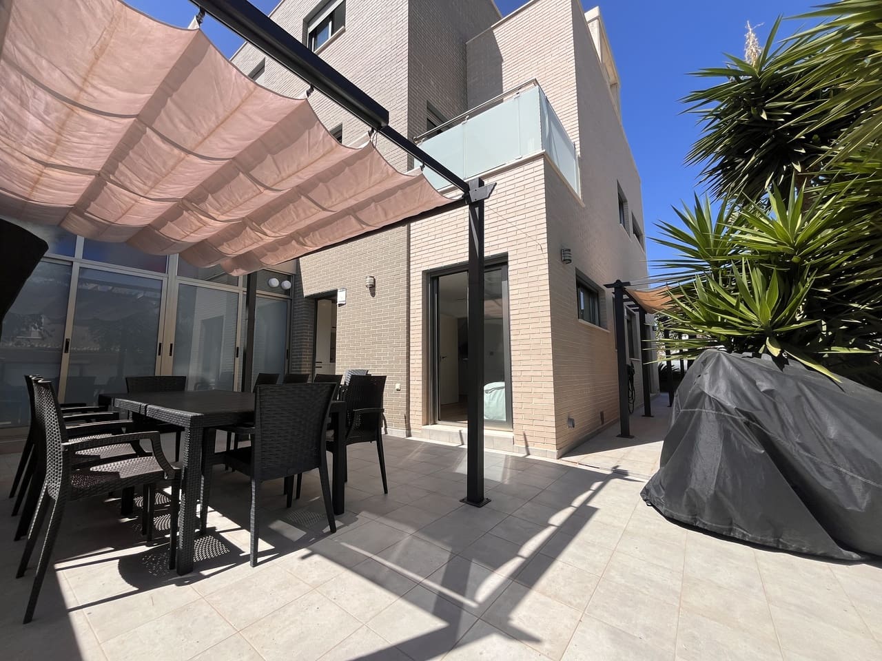 4 bedroom Villa for sale in Pilar de la Horadada with pool - € 650,000 (Ref: 9335408)