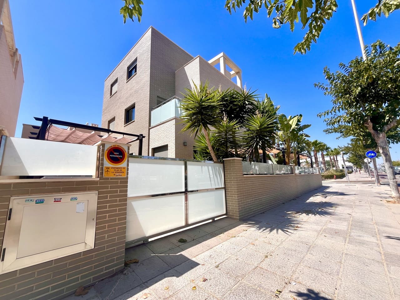 4 bedroom Villa for sale in Pilar de la Horadada with pool - € 650,000 (Ref: 9335408)