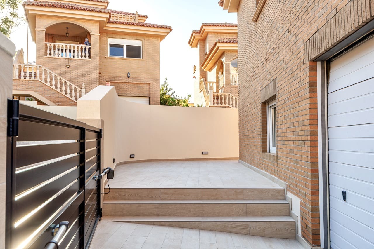 4 slaapkamer Villa te koop in Rojales met zwembad garage - € 580.000 (Ref: 9335425)