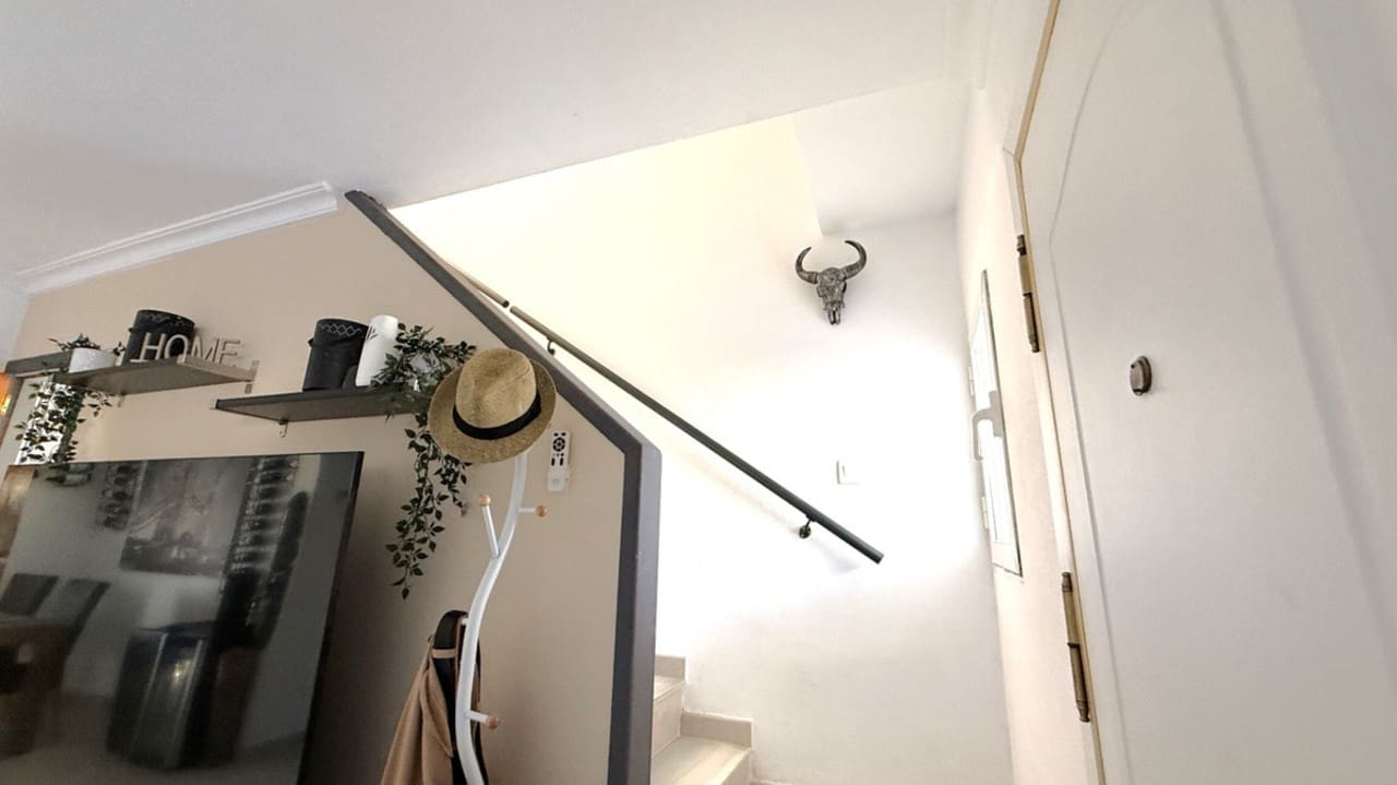 Chalet de 2 habitaciones en Torrevieja en venta - 189.000 € (Ref: 9347210)