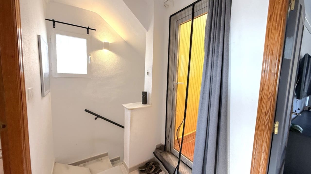 Chalet de 2 habitaciones en Torrevieja en venta - 189.000 € (Ref: 9347210)