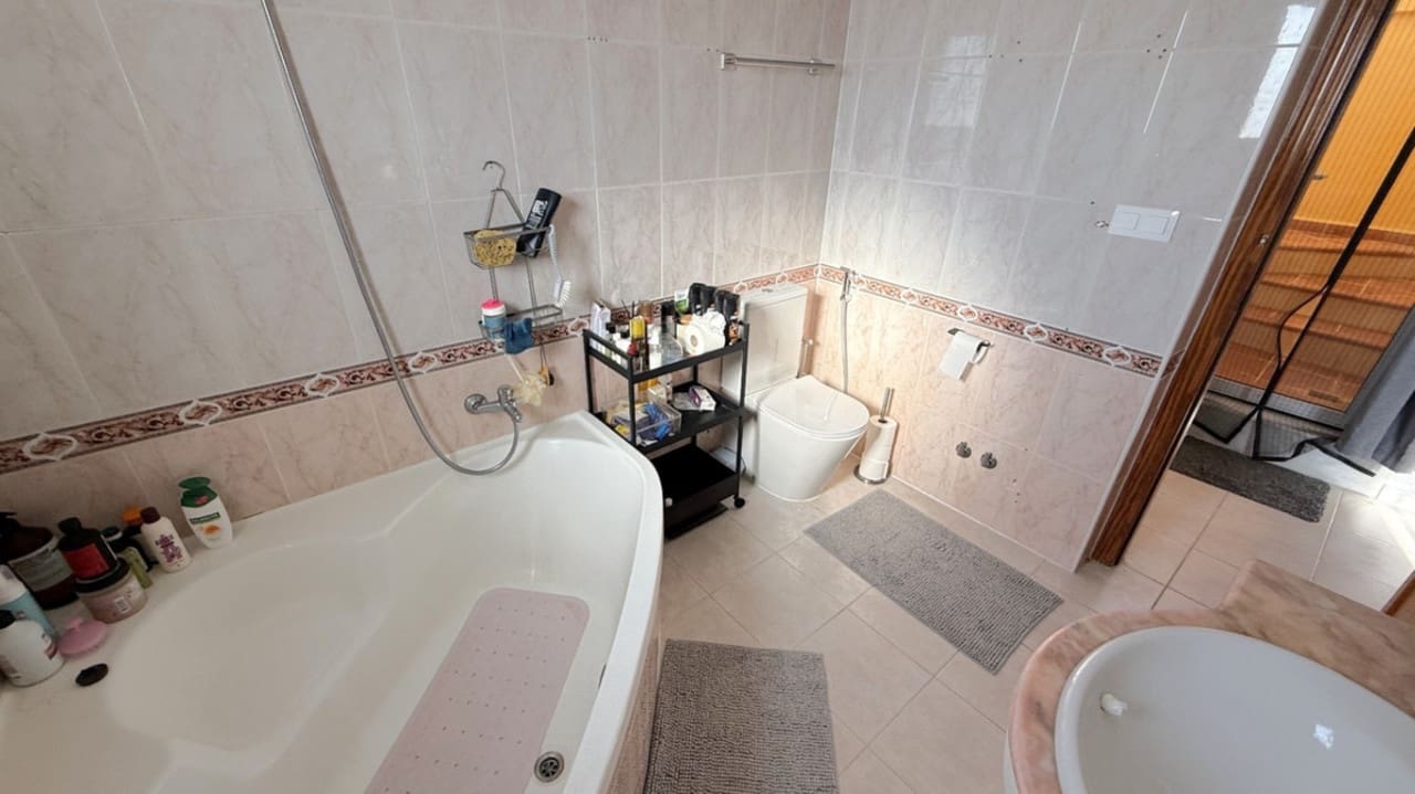 Chalet de 2 habitaciones en Torrevieja en venta - 189.000 € (Ref: 9347210)