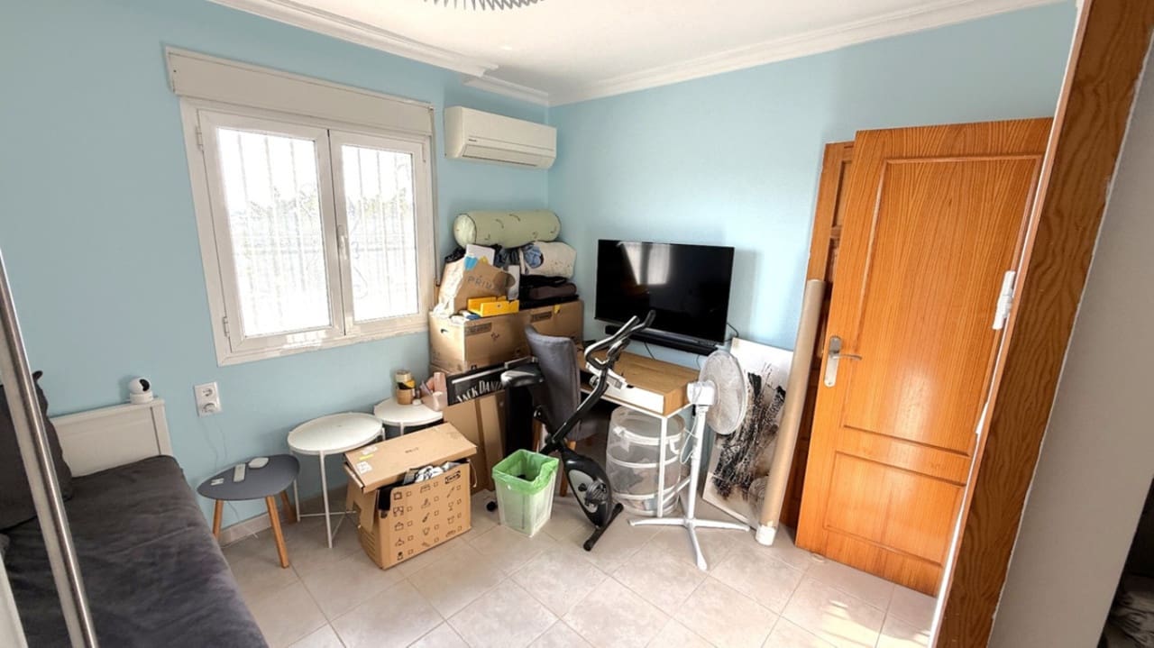 Chalet de 2 habitaciones en Torrevieja en venta - 189.000 € (Ref: 9347210)