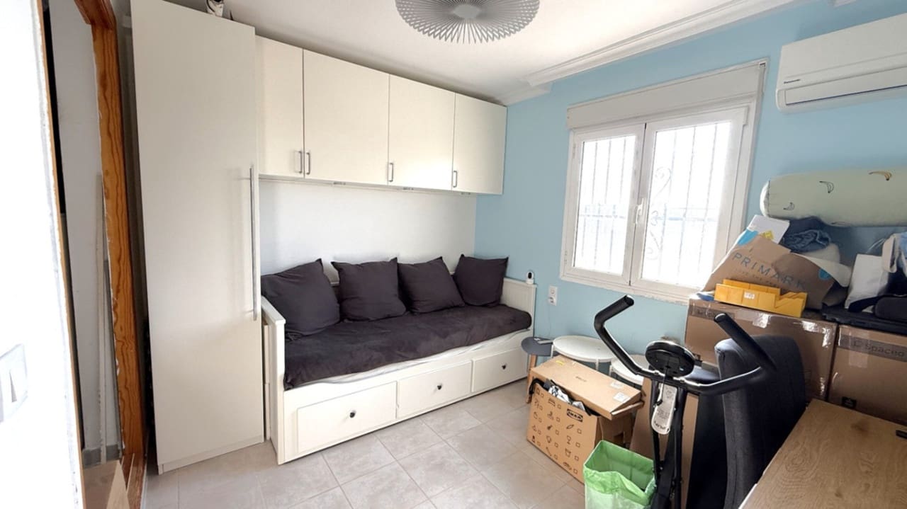 Chalet de 2 habitaciones en Torrevieja en venta - 189.000 € (Ref: 9347210)