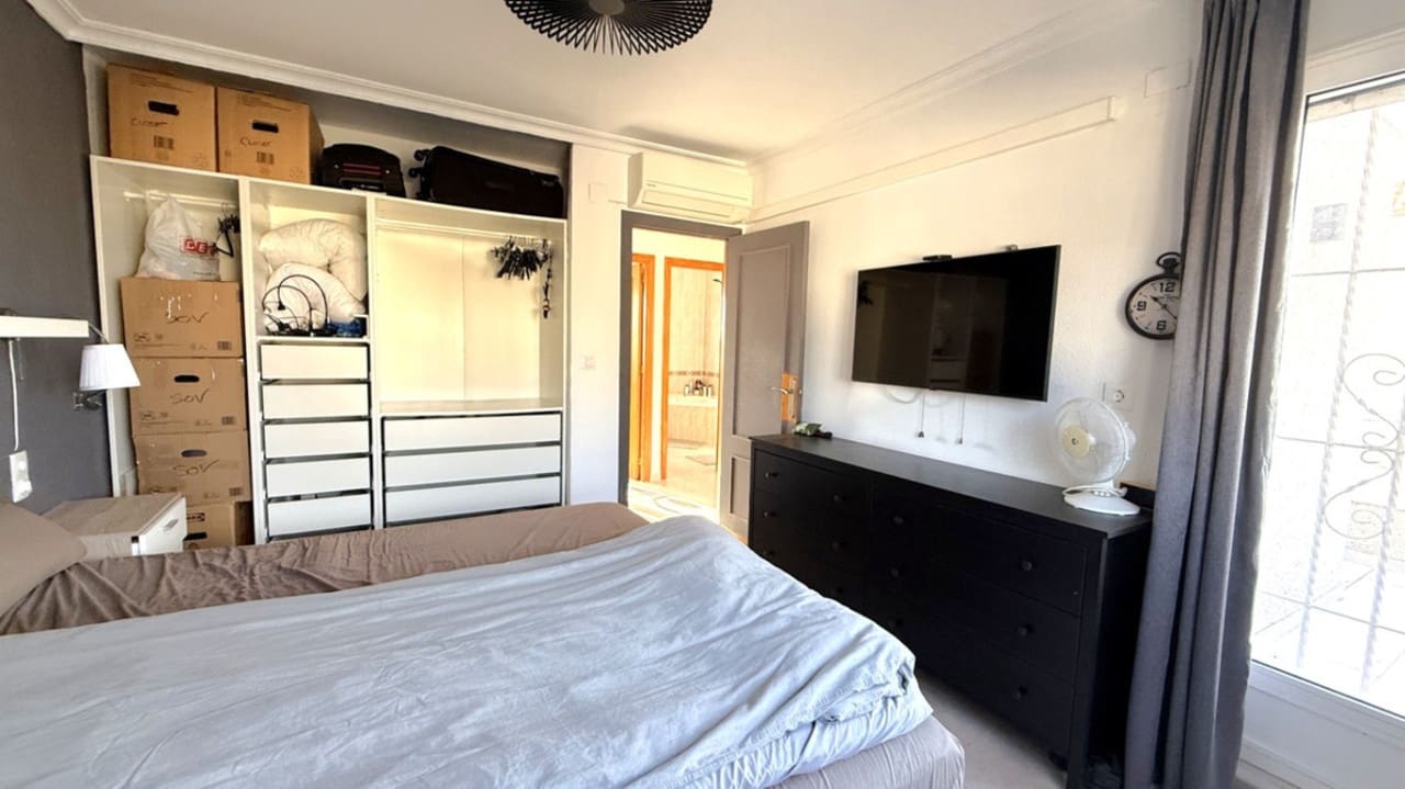 Chalet de 2 habitaciones en Torrevieja en venta - 189.000 € (Ref: 9347210)