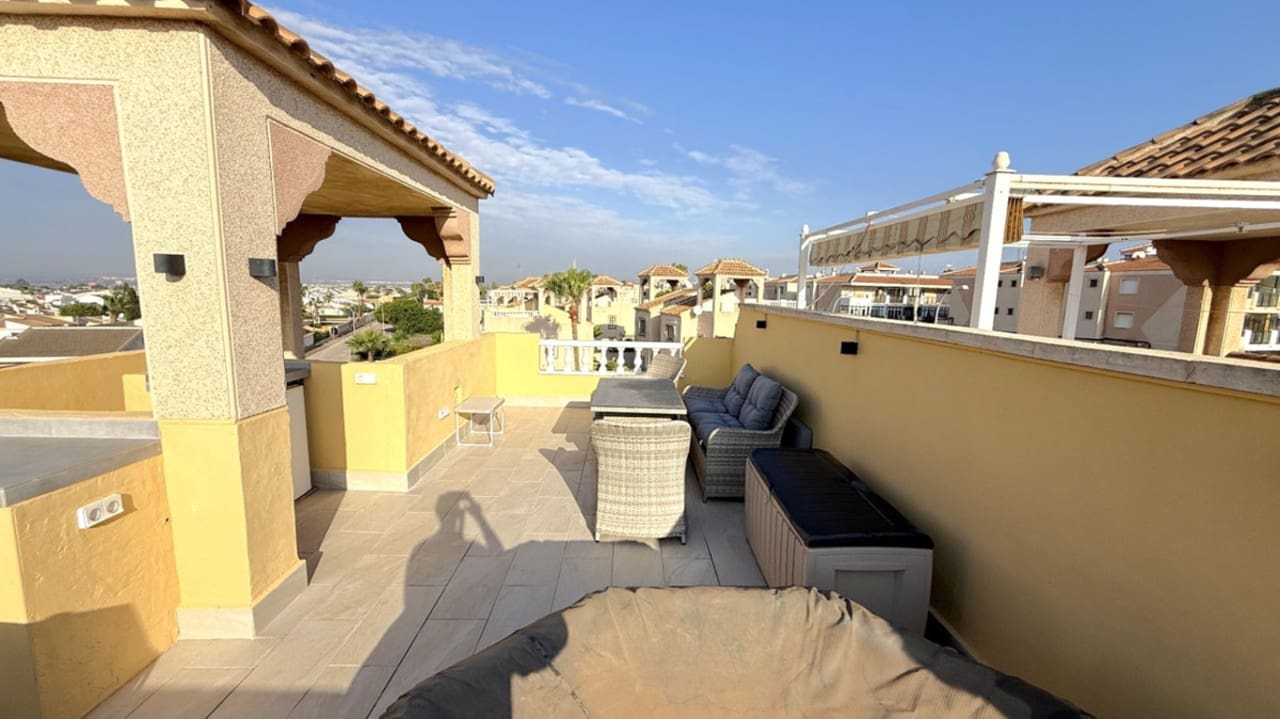 Chalet de 2 habitaciones en Torrevieja en venta - 189.000 € (Ref: 9347210)