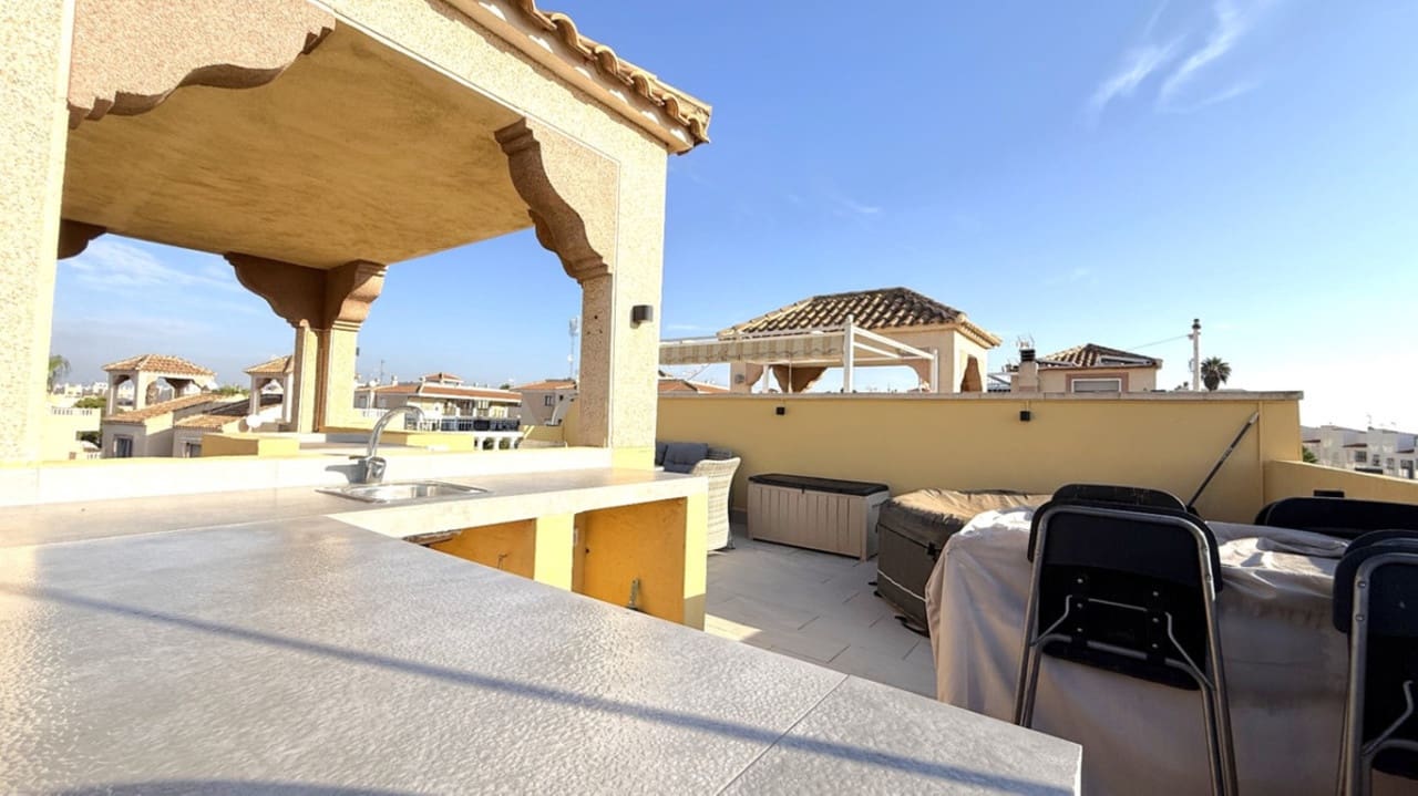 Chalet de 2 habitaciones en Torrevieja en venta - 189.000 € (Ref: 9347210)