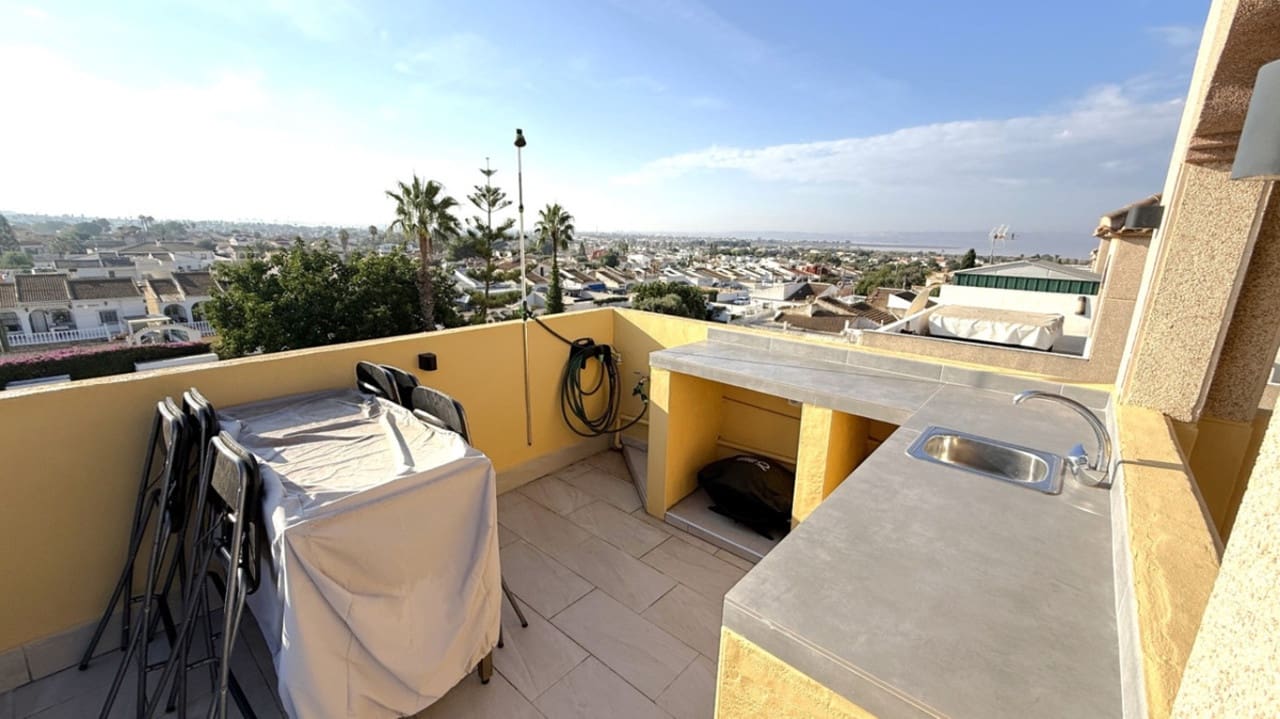 Chalet de 2 habitaciones en Torrevieja en venta - 189.000 € (Ref: 9347210)