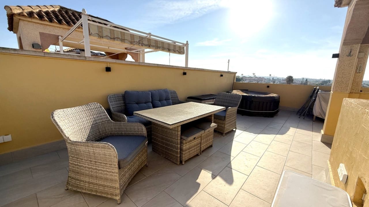 Chalet de 2 habitaciones en Torrevieja en venta - 189.000 € (Ref: 9347210)