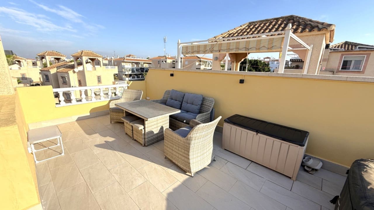 Chalet de 2 habitaciones en Torrevieja en venta - 189.000 € (Ref: 9347210)
