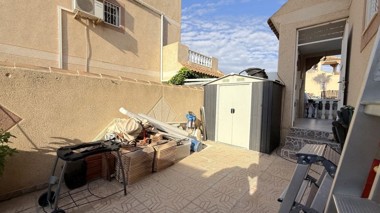 Chalet de 2 habitaciones en Torrevieja en venta - 189.000 € (Ref: 9347210)