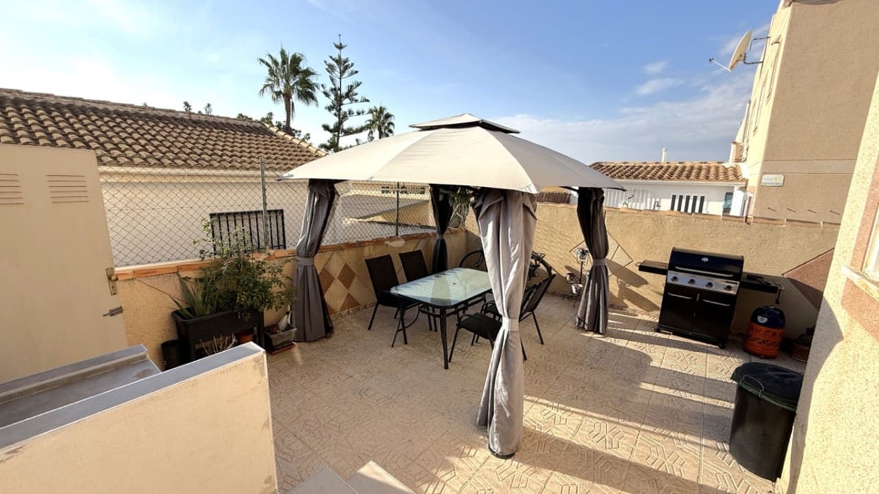 Chalet de 2 habitaciones en Torrevieja en venta - 189.000 € (Ref: 9347210)