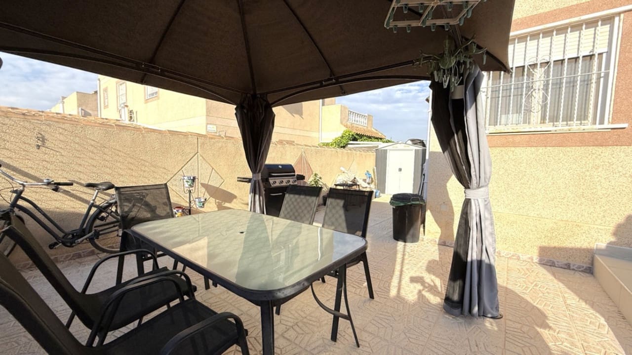 Chalet de 2 habitaciones en Torrevieja en venta - 189.000 € (Ref: 9347210)