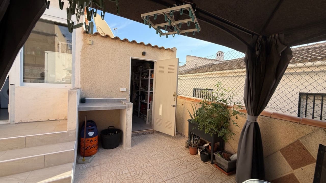 Chalet de 2 habitaciones en Torrevieja en venta - 189.000 € (Ref: 9347210)