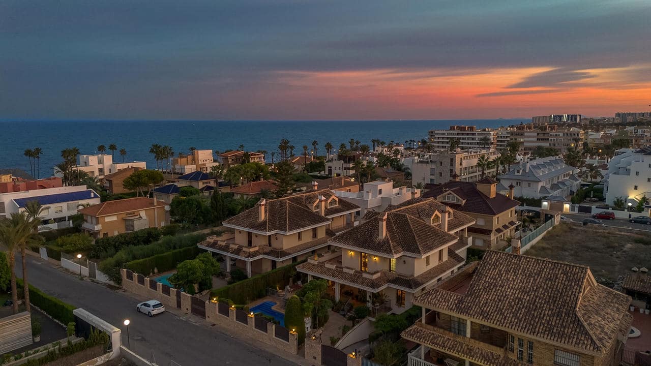 6 Zimmer Villa zu verkaufen in Torrevieja - 2.490.000 € (Ref: 9355718)