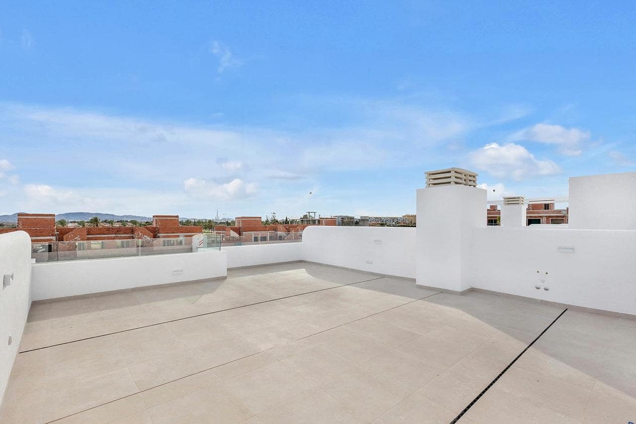 2 quarto Penthouse para venda em Los Alcazares com piscina garagem - 399 900 € (Ref: 9521042)