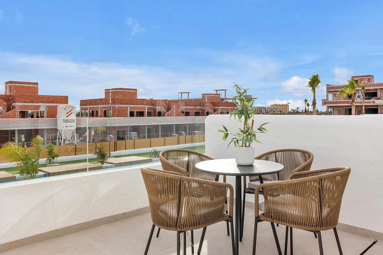 2 quarto Penthouse para venda em Los Alcazares com piscina garagem - 399 900 € (Ref: 9521042)