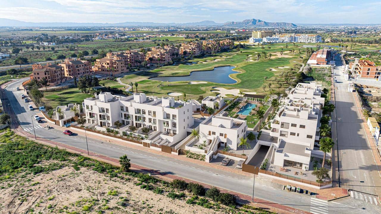 2 quarto Penthouse para venda em Los Alcazares com piscina garagem - 399 900 € (Ref: 9521042)