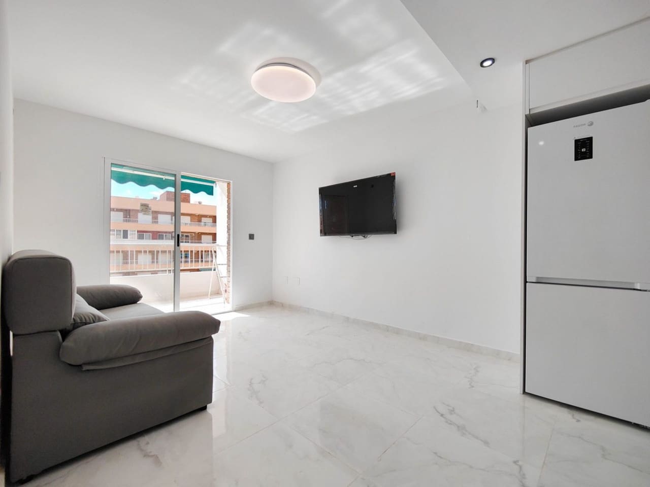 2 slaapkamer Appartement te koop in Punta Prima met zwembad - € 187.000 (Ref: 9578063)