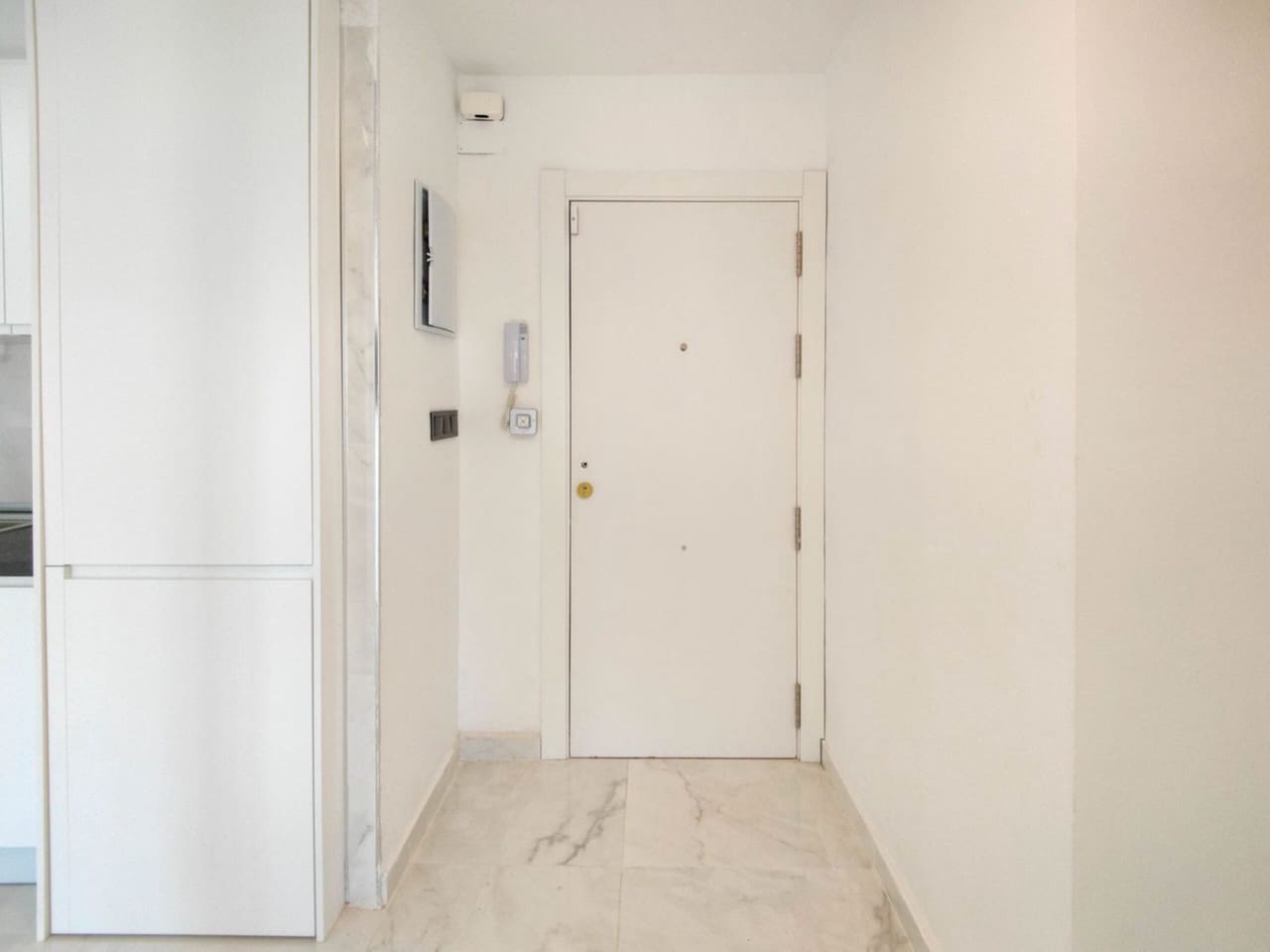 2 slaapkamer Appartement te koop in Punta Prima met zwembad - € 187.000 (Ref: 9578063)