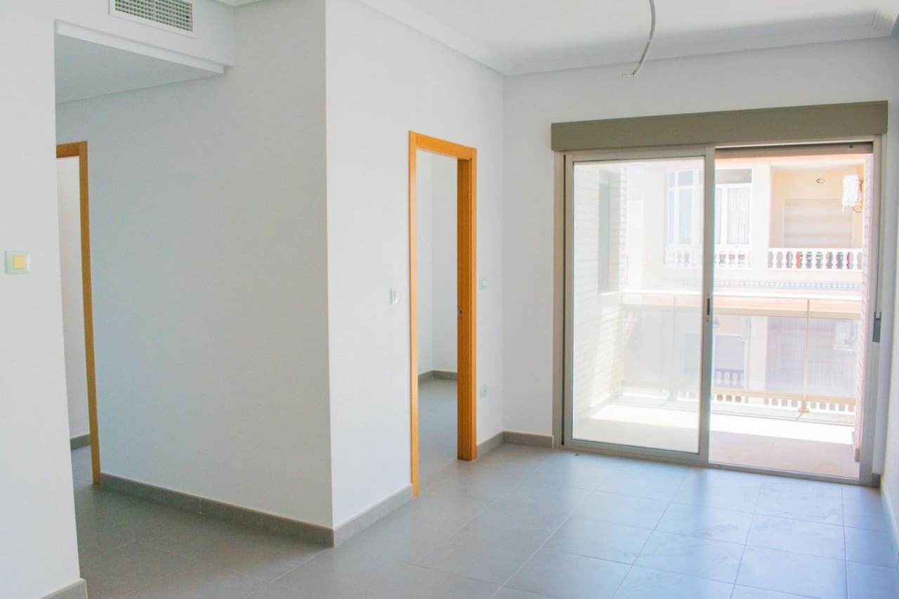 Apartamento de 2 habitaciones en Guardamar del Segura en venta - 168.000 € (Ref: 9578073)