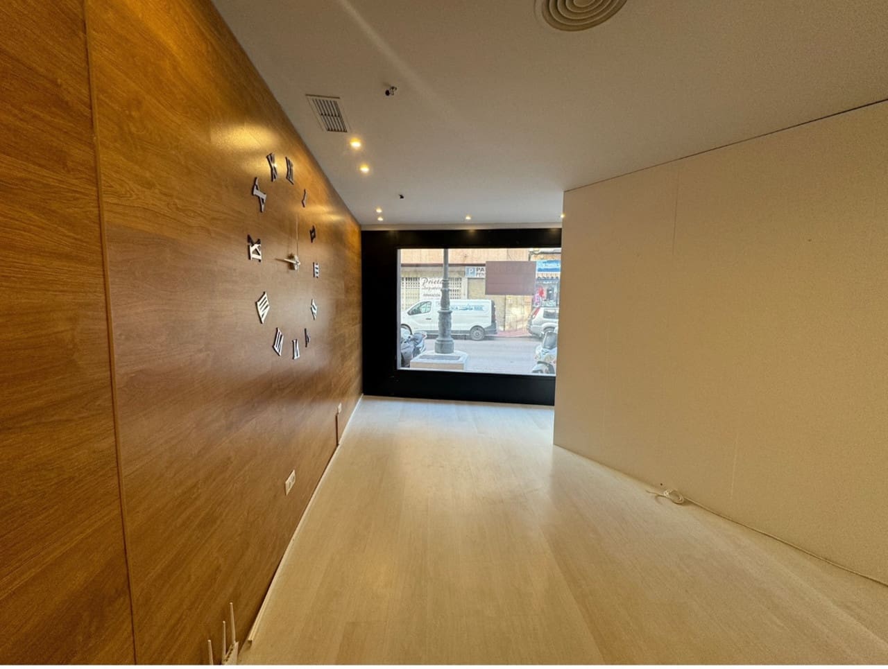 Kaupallinen myytävänä paikassa Guardamar del Segura - 222 200 € (Ref: 9578082)