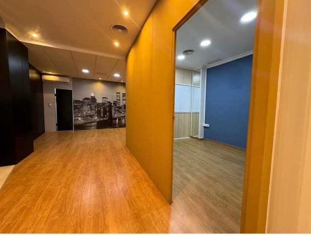 Comercial para venda em Zona Pueblo, Guardamar del Segura - 222 200 € (Ref: 9578082)