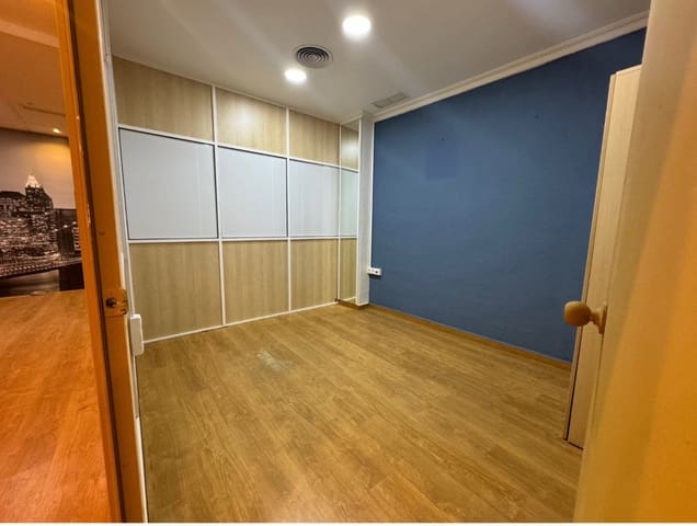 Comercial para venda em Zona Pueblo, Guardamar del Segura - 222 200 € (Ref: 9578082)