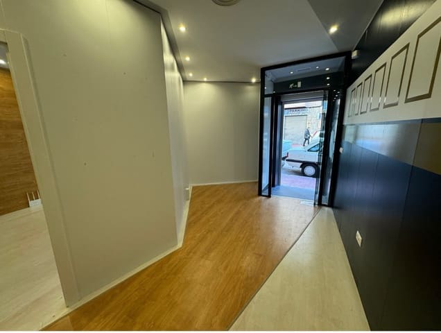 Comercial para venda em Zona Pueblo, Guardamar del Segura - 222 200 € (Ref: 9578082)