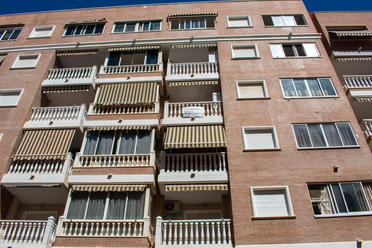 Apartamento de 2 habitaciones en Guardamar del Segura en venta - 175.000 € (Ref: 9578093)