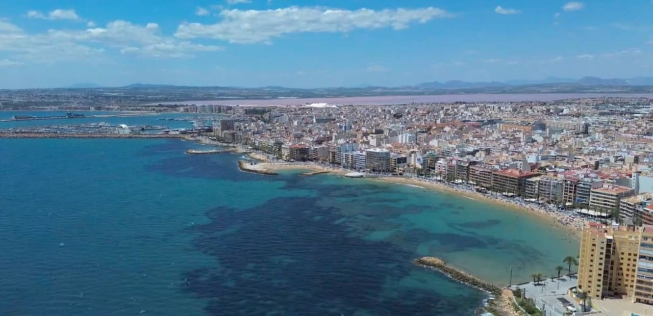 Apartamento de 2 habitaciones en Torrevieja en venta - 179.000 € (Ref: 9578094)