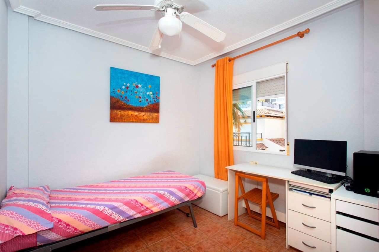 2 makuuhuone Huvila myytävänä paikassa Orihuela Costa mukana uima-altaan - 188 000 € (Ref: 9578095)