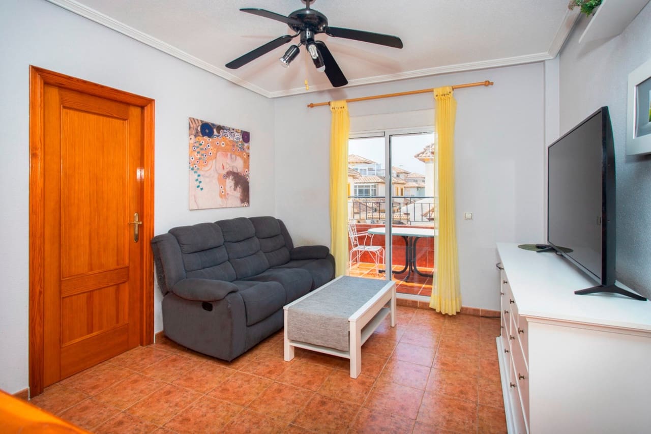 2 makuuhuone Huvila myytävänä paikassa Orihuela Costa mukana uima-altaan - 188 000 € (Ref: 9578095)