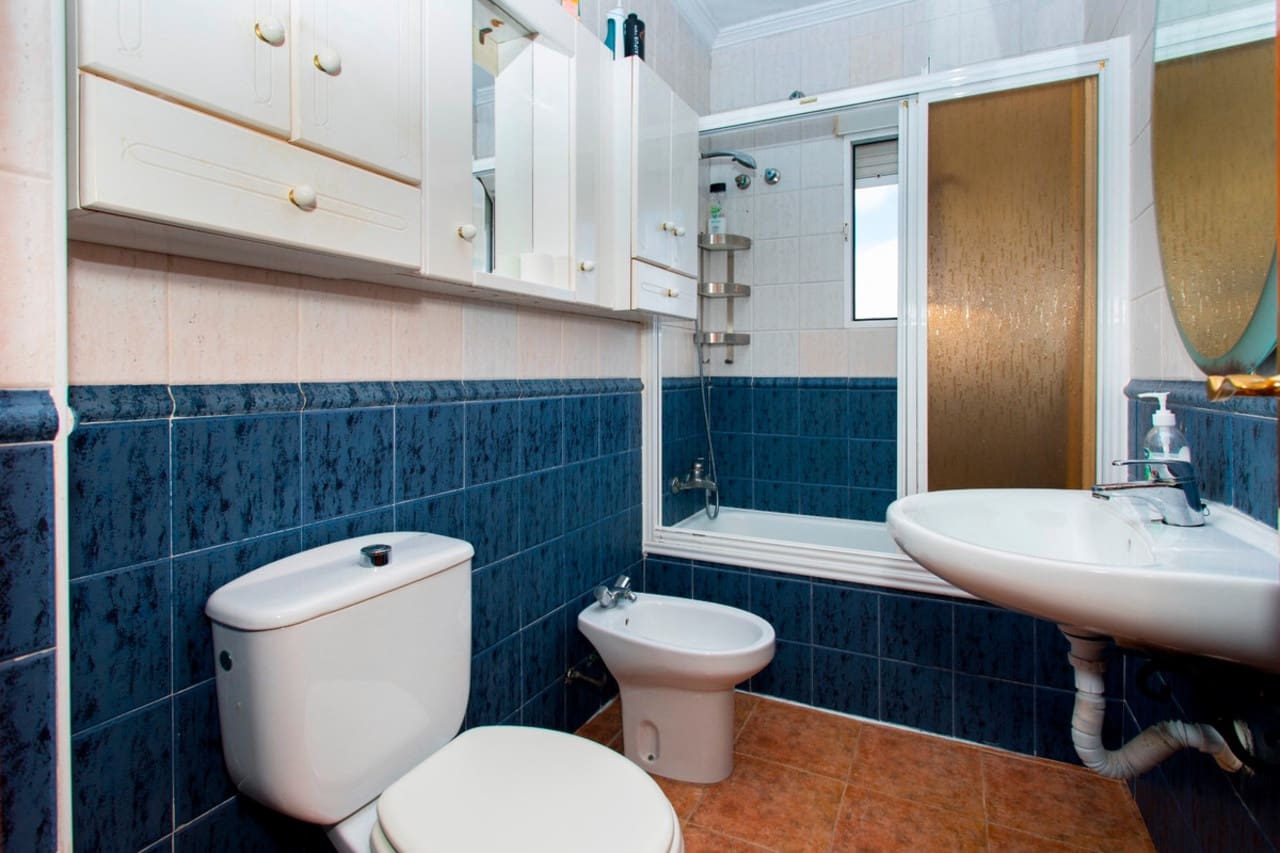 2 makuuhuone Huvila myytävänä paikassa Orihuela Costa mukana uima-altaan - 188 000 € (Ref: 9578095)