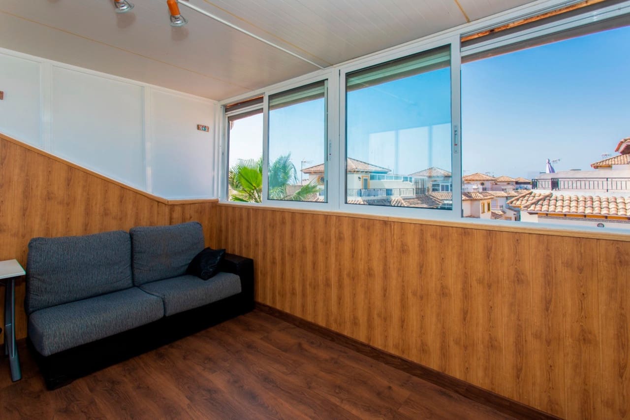 2 makuuhuone Huvila myytävänä paikassa Orihuela Costa mukana uima-altaan - 188 000 € (Ref: 9578095)