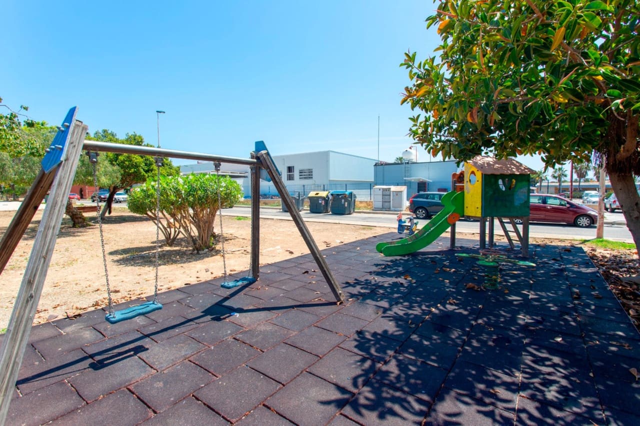 2 makuuhuone Huvila myytävänä paikassa Orihuela Costa mukana uima-altaan - 188 000 € (Ref: 9578095)