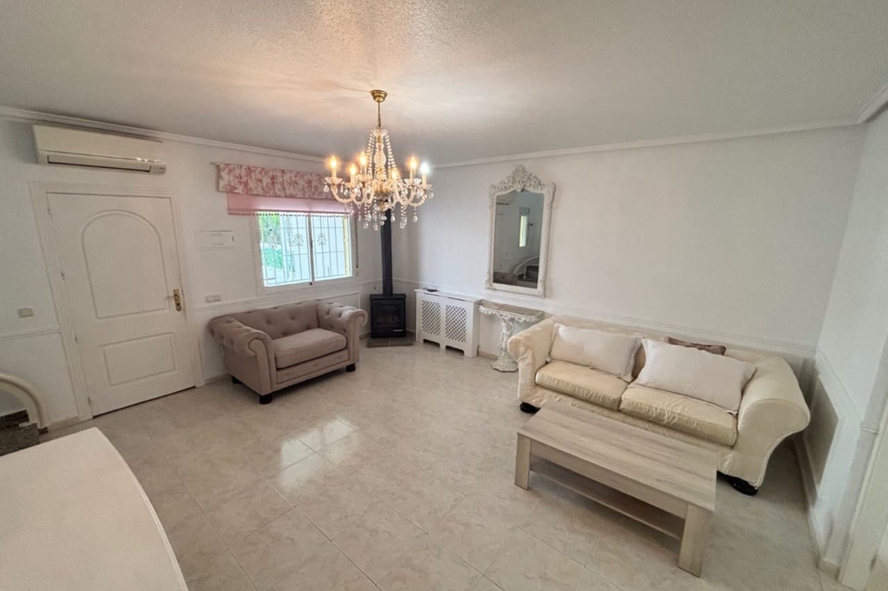 Chalet de 2 habitaciones en Benijófar en venta con piscina - 189.995 € (Ref: 9578118)