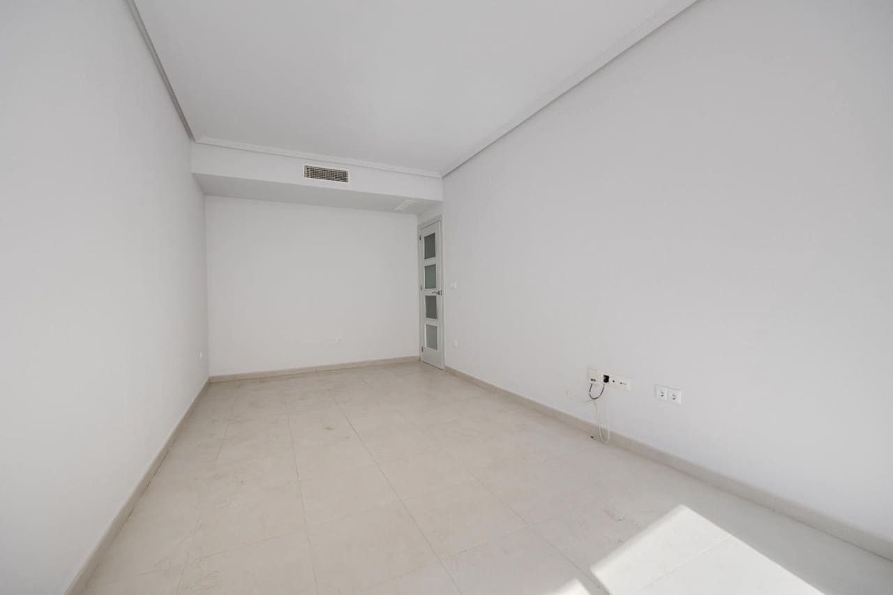 3 sypialnia Apartament na sprzedaż w Torrevieja - 178 995 € (Ref: 9578121)