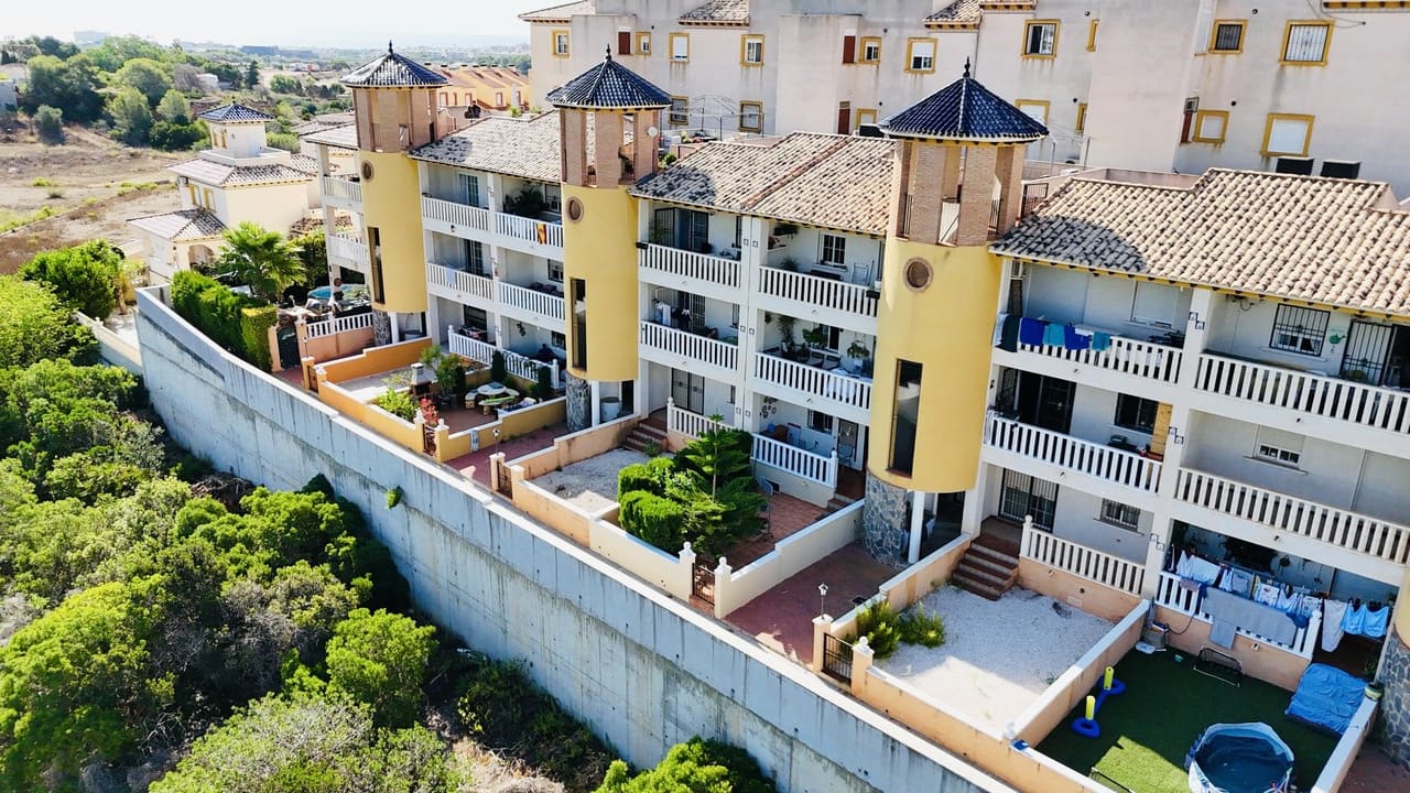 Apartamento de 2 habitaciones en Cabo Roig en venta con piscina garaje - 159.000 € (Ref: 9578156)