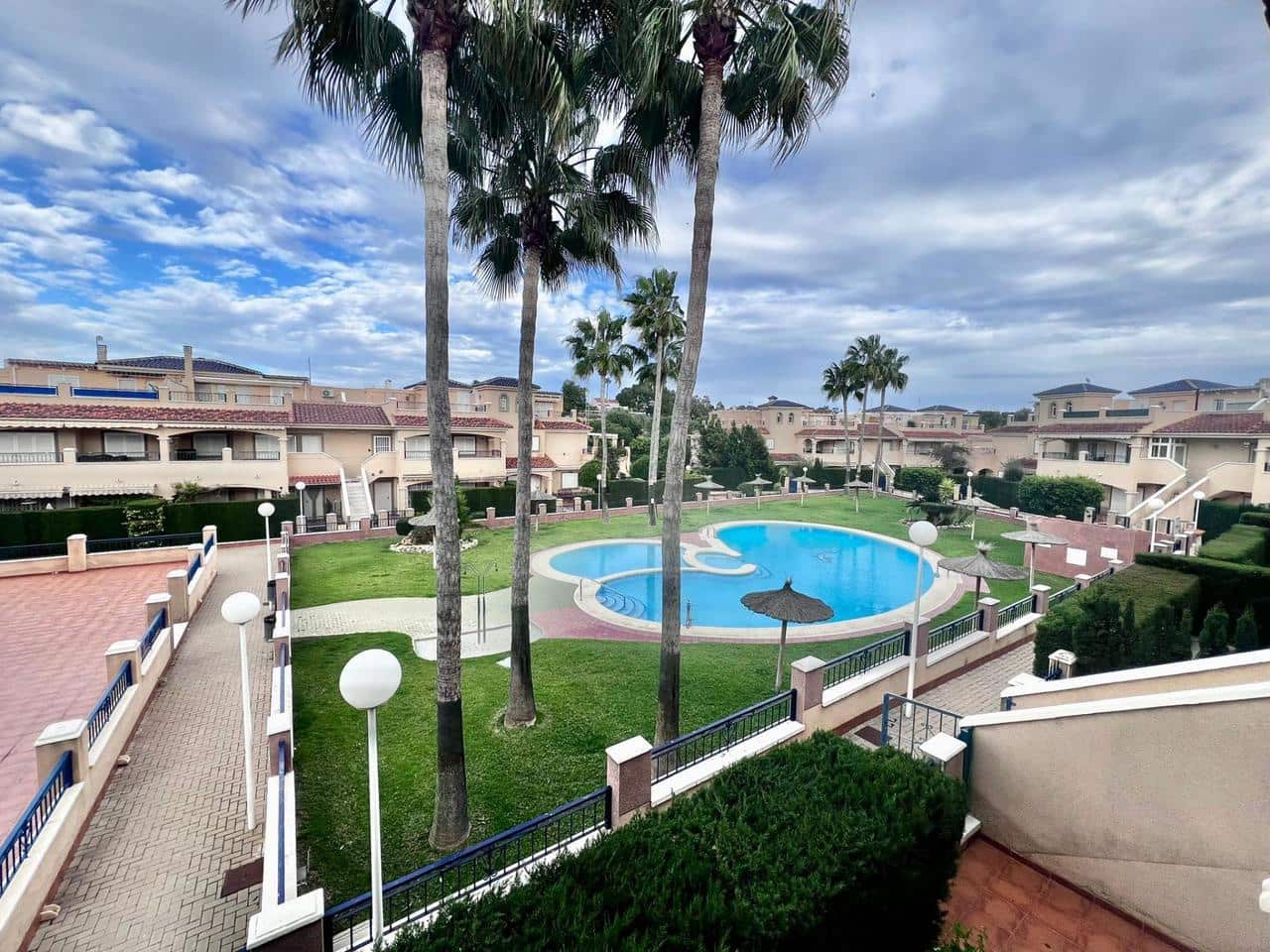 2 soveværelse Bungalow til salg i Pilar de la Horadada med swimmingpool - € 220.000 (Ref: 9601366)