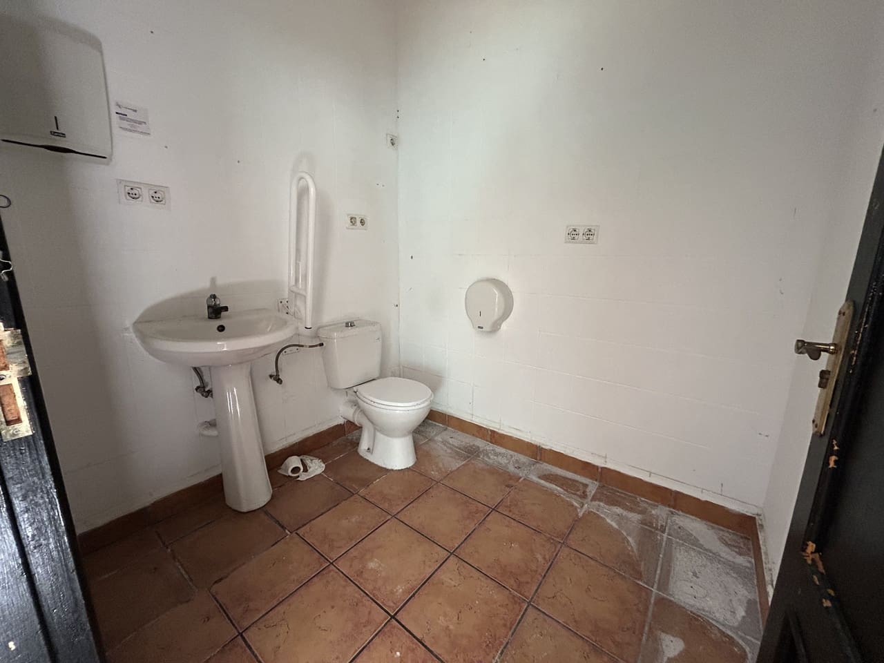 Kommersiell til salgs i Villamartin - € 180 000 (Ref: 9618567)