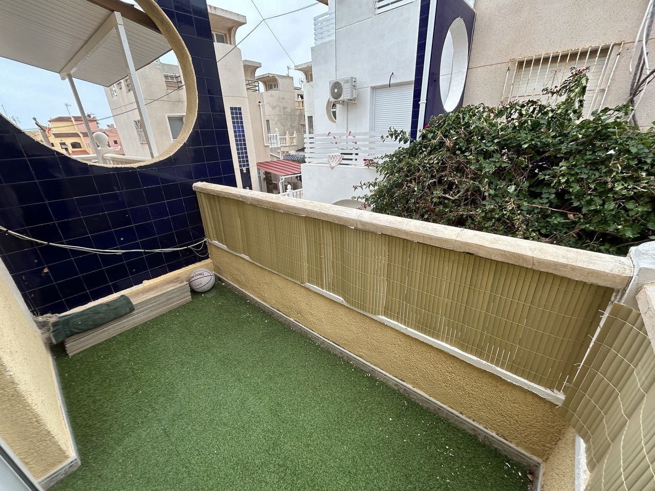 2 soveværelse Byhus til salg i Torrevieja med swimmingpool - € 189.900 (Ref: 9642191)