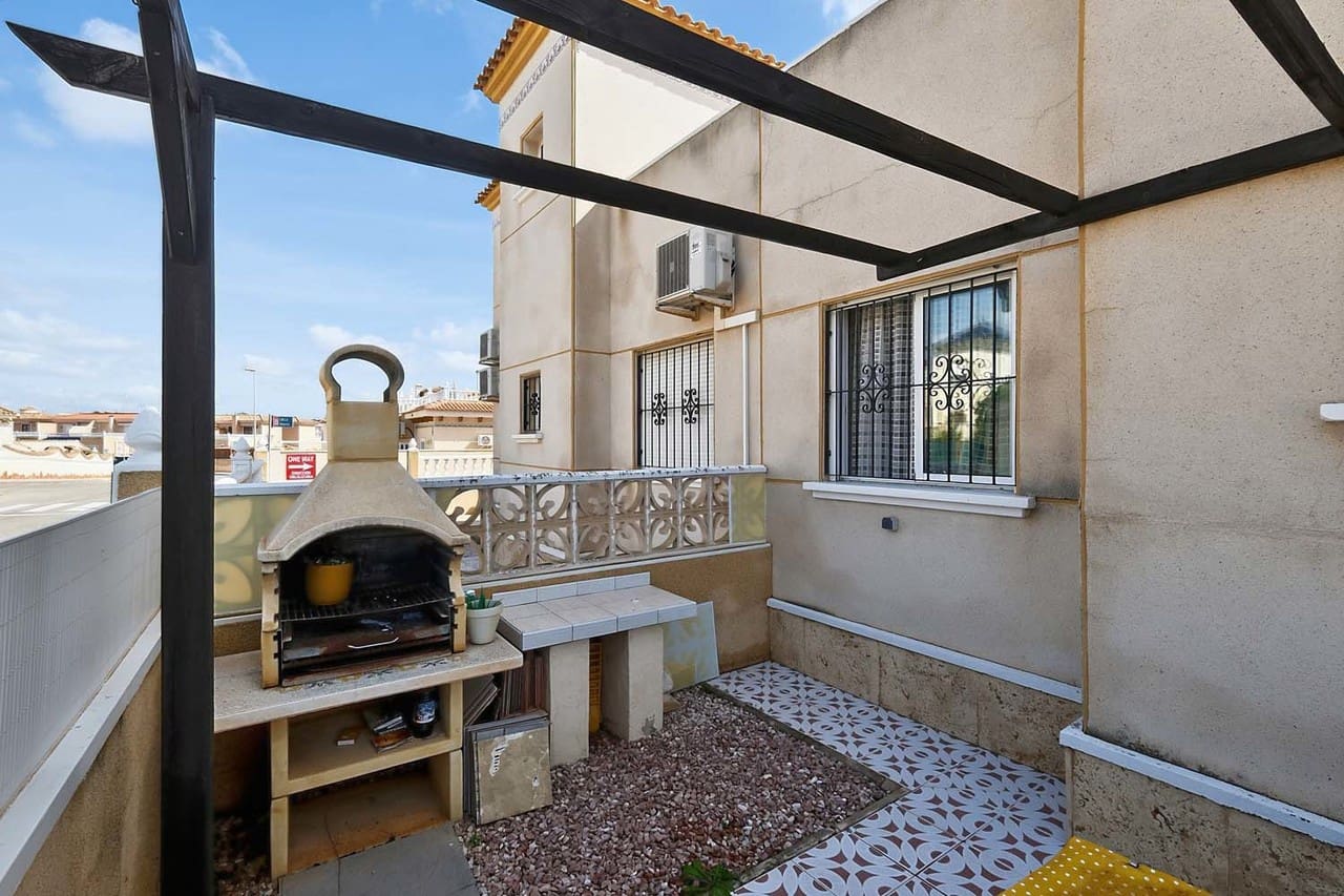 3 bedroom Villa for sale in Pinar de Campoverde - € 159,950 (Ref: 9679667)