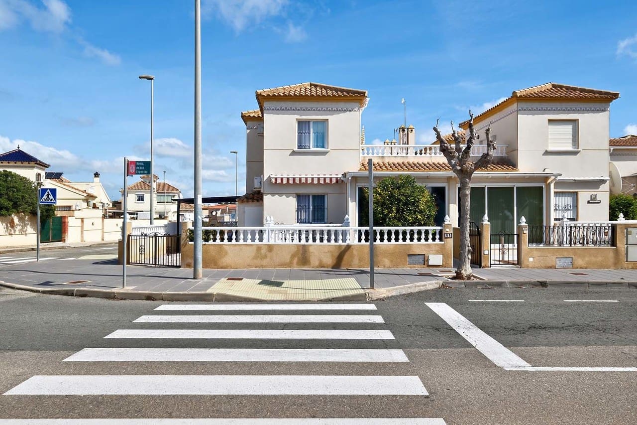 3 bedroom Villa for sale in Pinar de Campoverde - € 159,950 (Ref: 9679667)